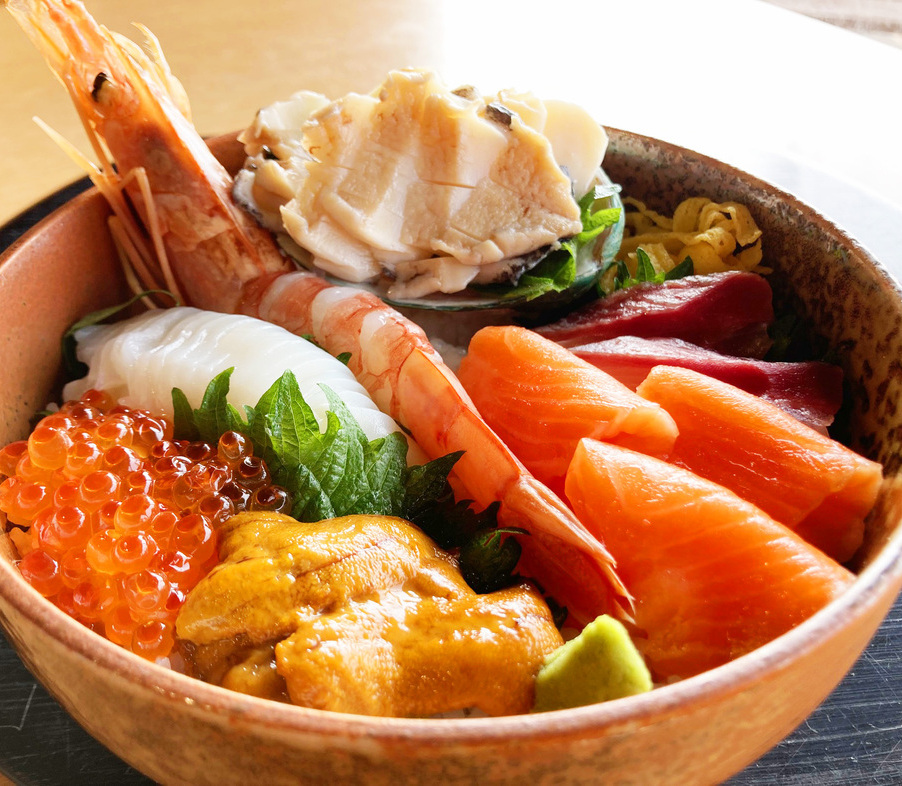 海鮮彩り丼